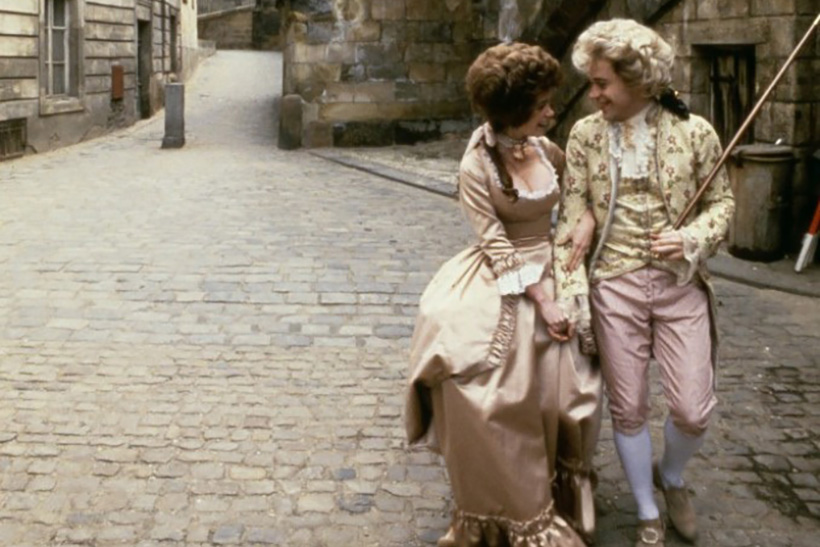 Elizabeth Berridge y Tom Hulce durante el rodaje de Amadeus, 1984. Fotografía AMLF. Mozart