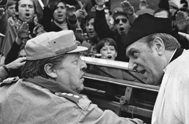 Imagen de la adaptación cinematográfica de '...Y al tercer año, resucitó', de Fernando Vizcaíno Casas. Imagen Cinco Films