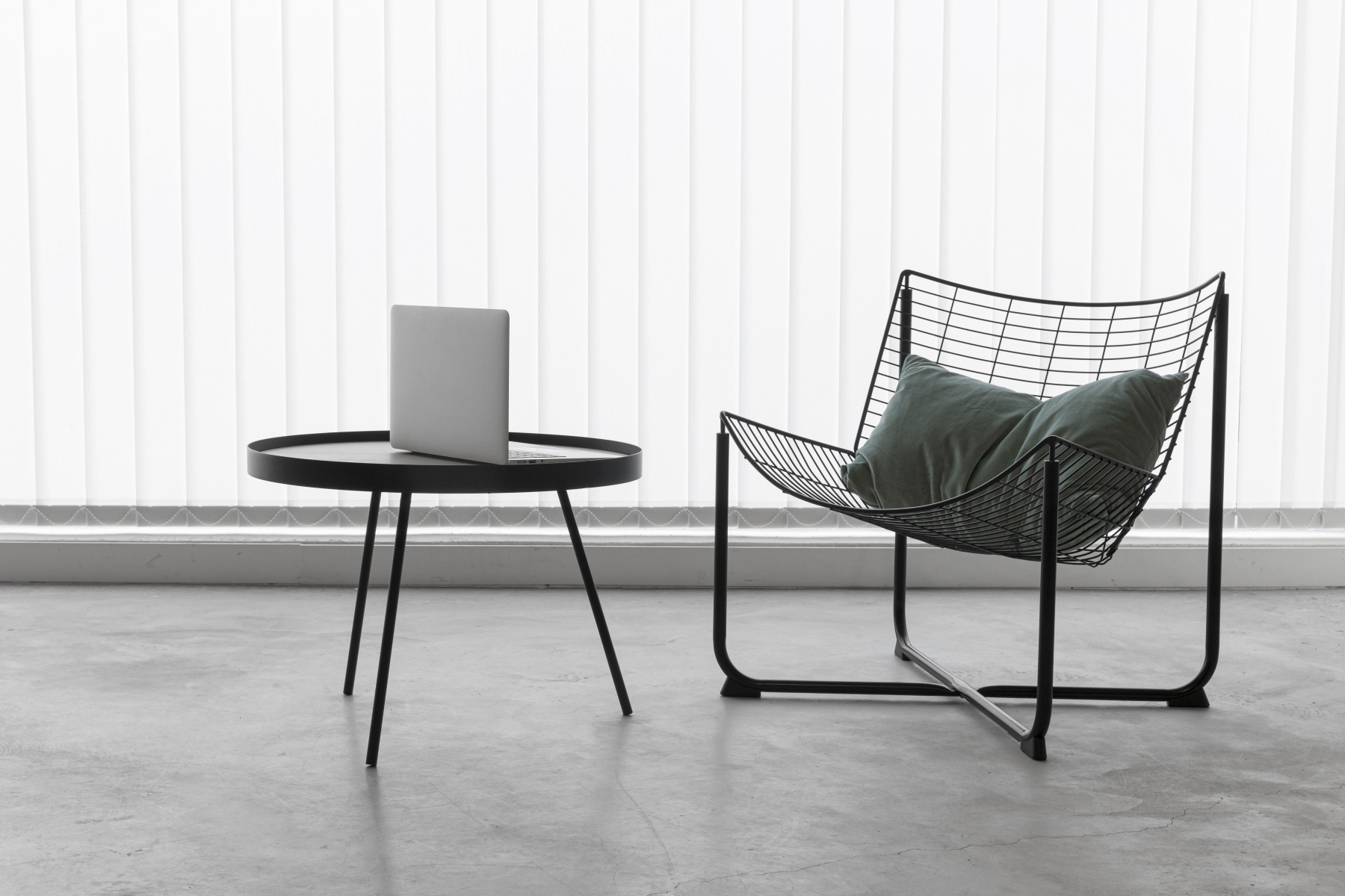 El culto al minimalismo: estética, clase y moralidad en el diseño contemporáneo 1 lugar de trabajo vacio vista frontal
