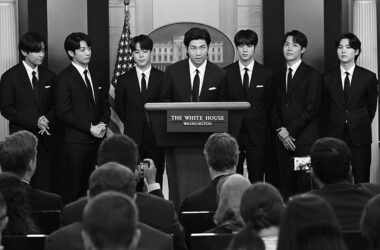 El grupo de k-pop BTS en la Casa Blanca en 2022. De izquierda a derecha: V, Jungkook, Jimin, RM, Jin, J-Hope y Suga. Imagen The White House (DP) hallyu