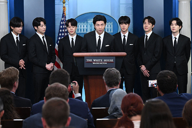 Hallyu: la cultura coreana como placebo global 1 El grupo de k-pop BTS en la Casa Blanca en 2022. De izquierda a derecha: V, Jungkook, Jimin, RM, Jin, J-Hope y Suga. Imagen The White House (DP) hallyu