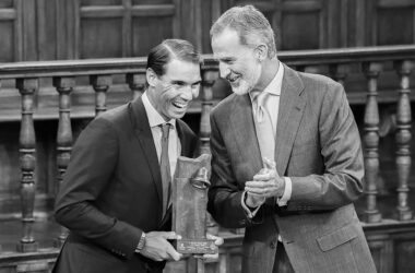 Rafael Nadal y el rey de España, Felipe VI, en una entrega de premios en 2022. Foto Cordon Press.