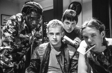 Laurence Mason, Angelina Jolie, Johnny Lee Miller y Matthew Lillard en Hackers, 1995. Fotografía United Artists