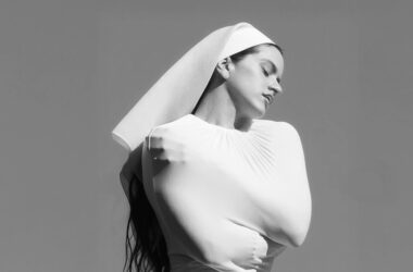 Rosalía en la portada de Lux. Imagen Columbia.