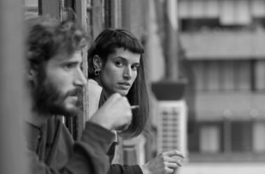 127437 000 A Yo la buscobn