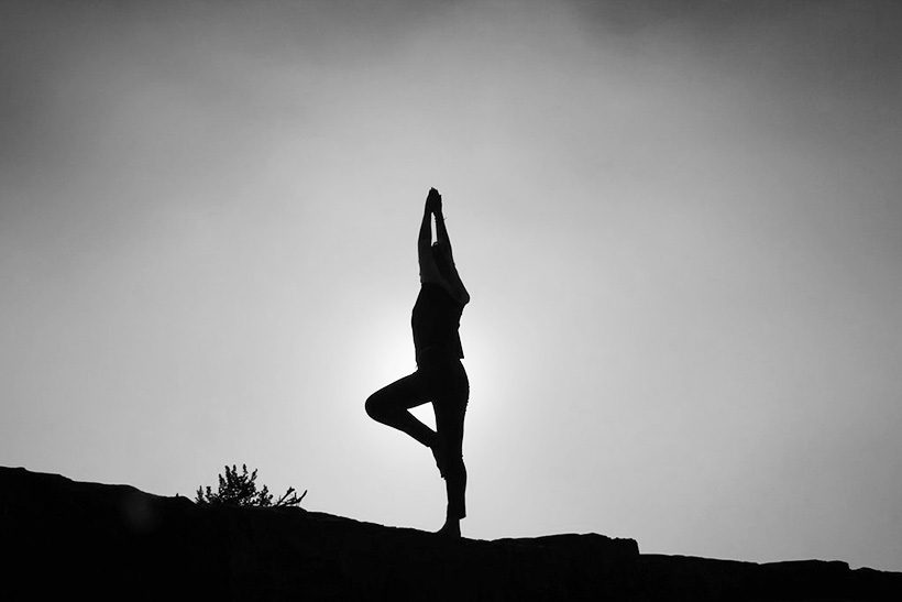 La pornografía del bienestar: cómo convertimos la serenidad en espectáculo y el cuerpo en proyecto empresarial