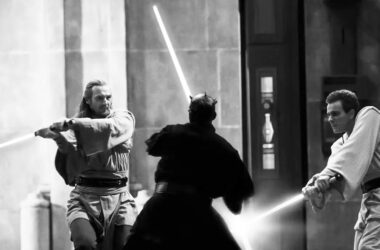 Qui-Gon Jinn junto a Obi-Wan en el cuelo final contra Darth Maul en Star Wars: Episodio I – La amenaza fantasma (1999). Imagen: Lucasfilm.