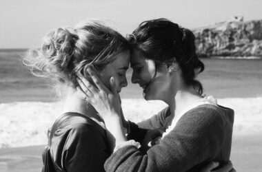 Adèle Haenel y Noémie Merlant en Retrato de una mujer en llamas. Céline Sciamma, 2019. Imagen: Lilies Films. lesbos