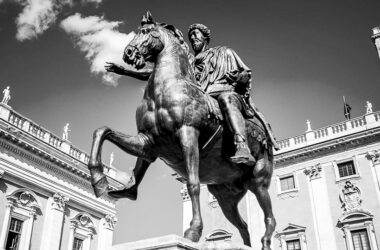 Estatua ecuestre de Marco Aurelio en la plaza del Campidoglio. (DP) humanos