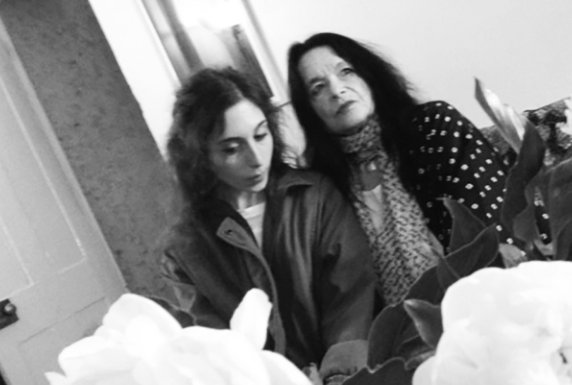 Poesía visionaria en <i>The Velvet Wire</i>, de Anne Waldman, la última poeta beat, y No Land, poeta y artista visual neoyorquina 1 Anne Waldman y No Land