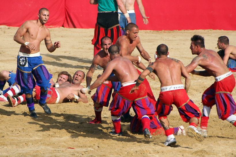 El calcio storico florentino, o el Renacimiento a hostias 1 Un partido de calcio storico. Foto Lorenzo Noccioli (CC)
