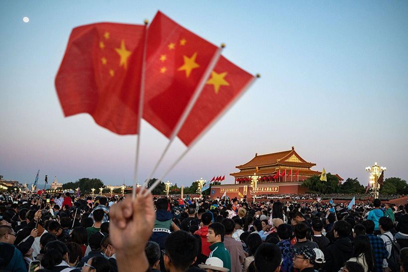 La democracia que no se mira al espejo 1 Multitud en la avenida Chang’an antes de la celebración del 70º aniversario de la República Popular China. Foto 南山南人 (CC) democracia