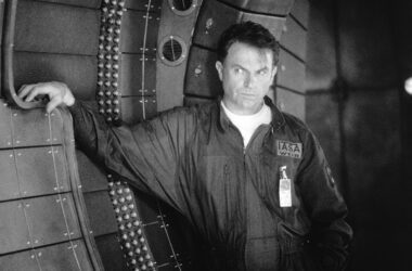 Sam Neill en Event Horizon. Imagen Paramount.