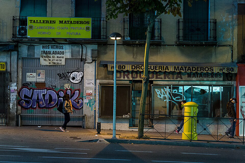 El terror nacional 1 Comercios en la calle del General Ricardos, Carabanchel. Fotografía r2hox Wikimedia Commons. terror