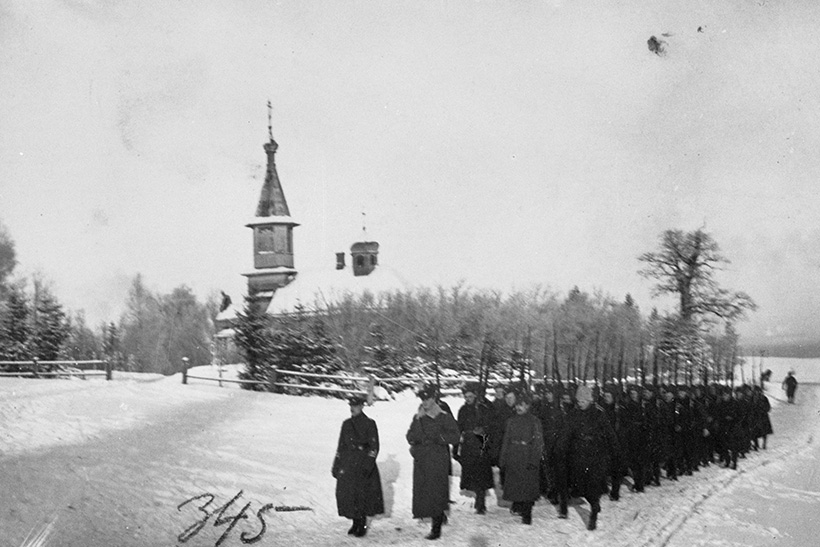 Dios, el Kremlin y las vacas del convento 1 Un batallón de la 1.ª División en Kuremäe durante la guerra de Independencia de Estonia, 1920. Archivo Nacional de Estonia. convento