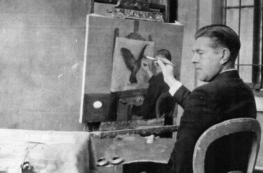 Fotografia de Rene Magritte pintando La clarividencia 1936